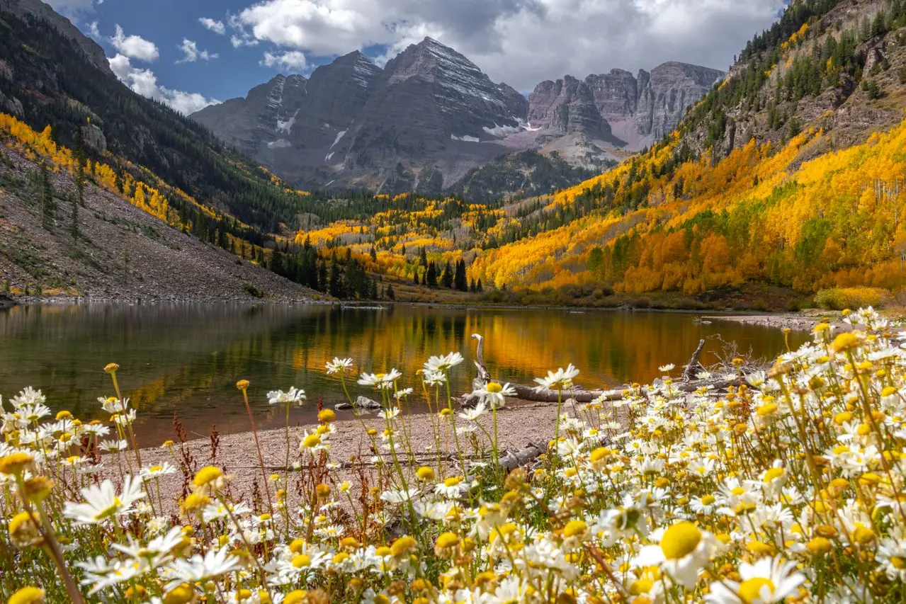 Autumn view of Maroon Bells